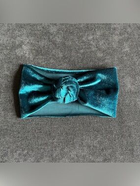 NWOT Velvet Knotted Headband